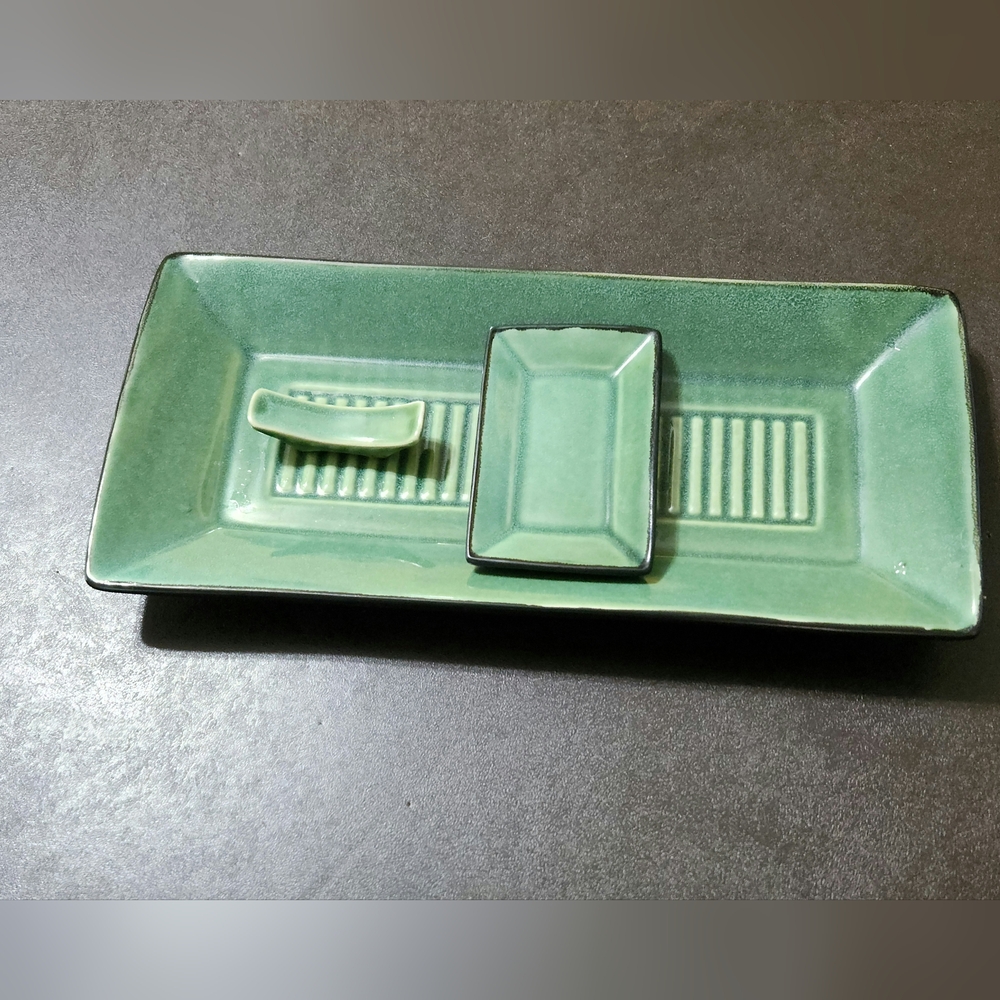 Sakura serving dish with sauce dish